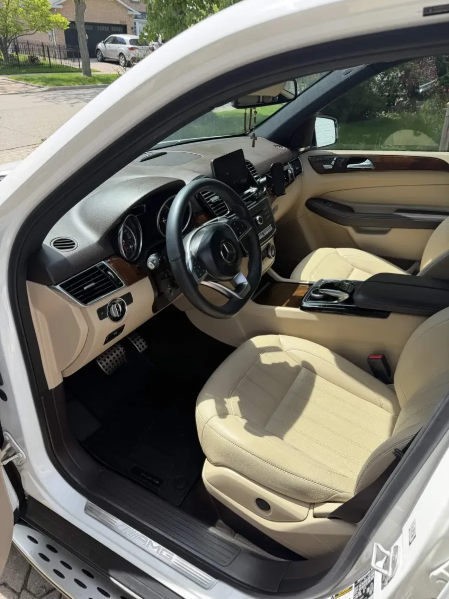 Mercedes-Benz GLE · Front cabin after detailing