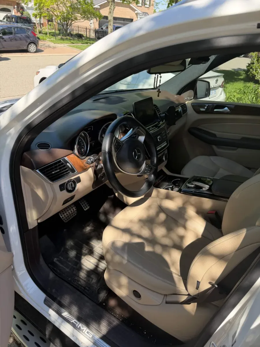 Mercedes-Benz GLE · Front cabin before detailing