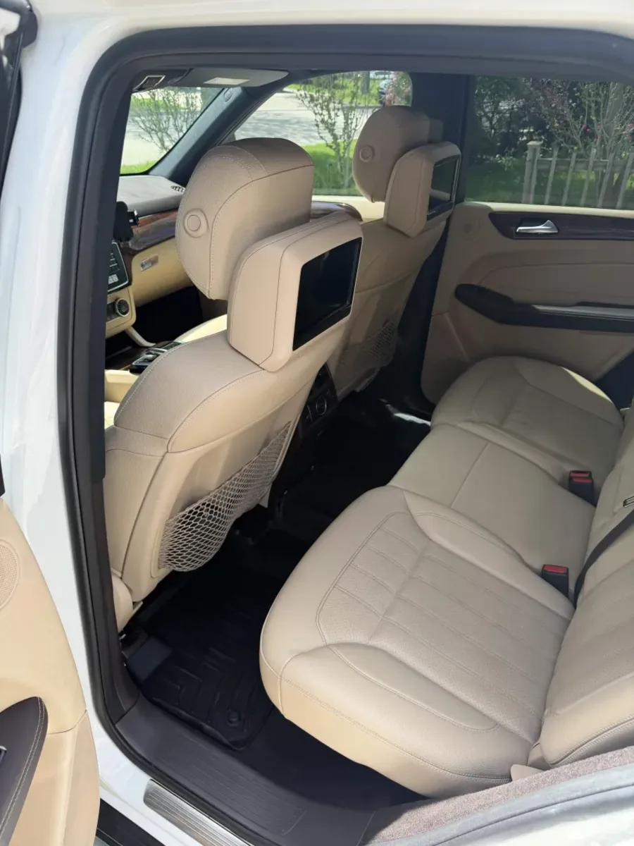 Mercedes-Benz GLE · Rear seats after detailing