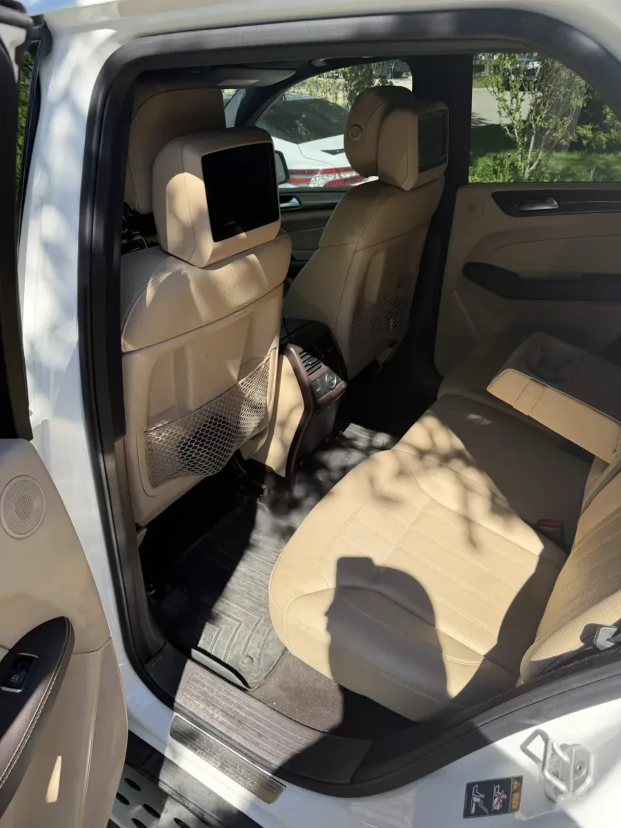 Mercedes-Benz GLE · Rear seats before detailing