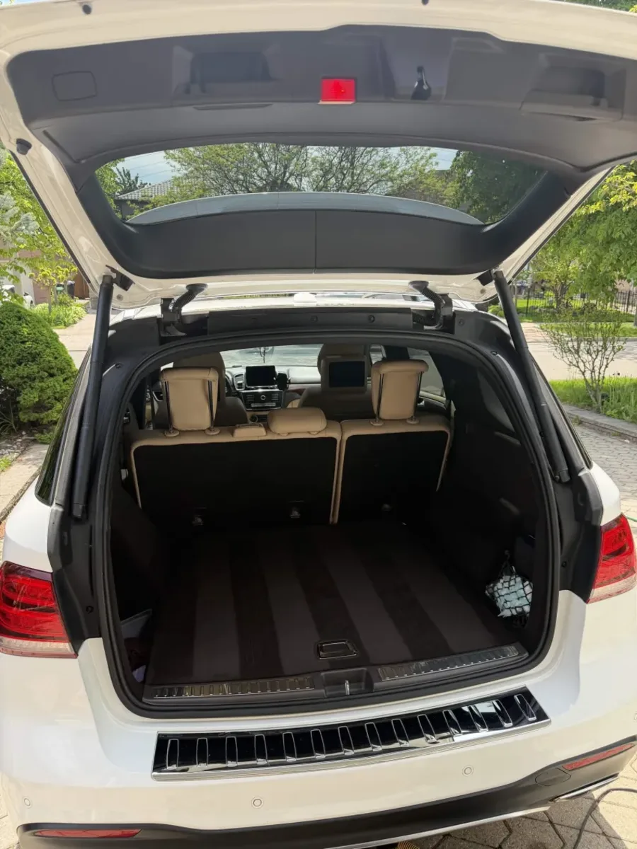 Mercedes-Benz GLE · Cargo area after detailing