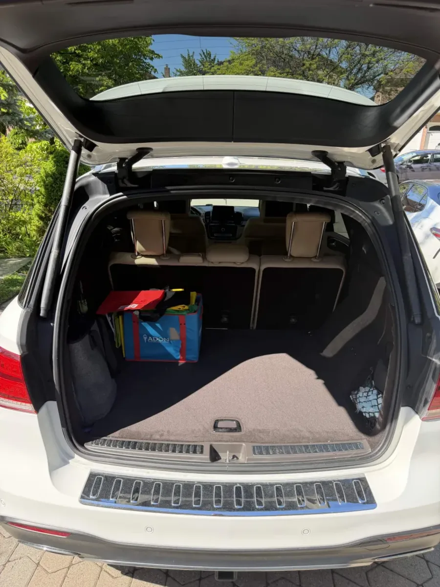 Mercedes-Benz GLE · Cargo area before detailing